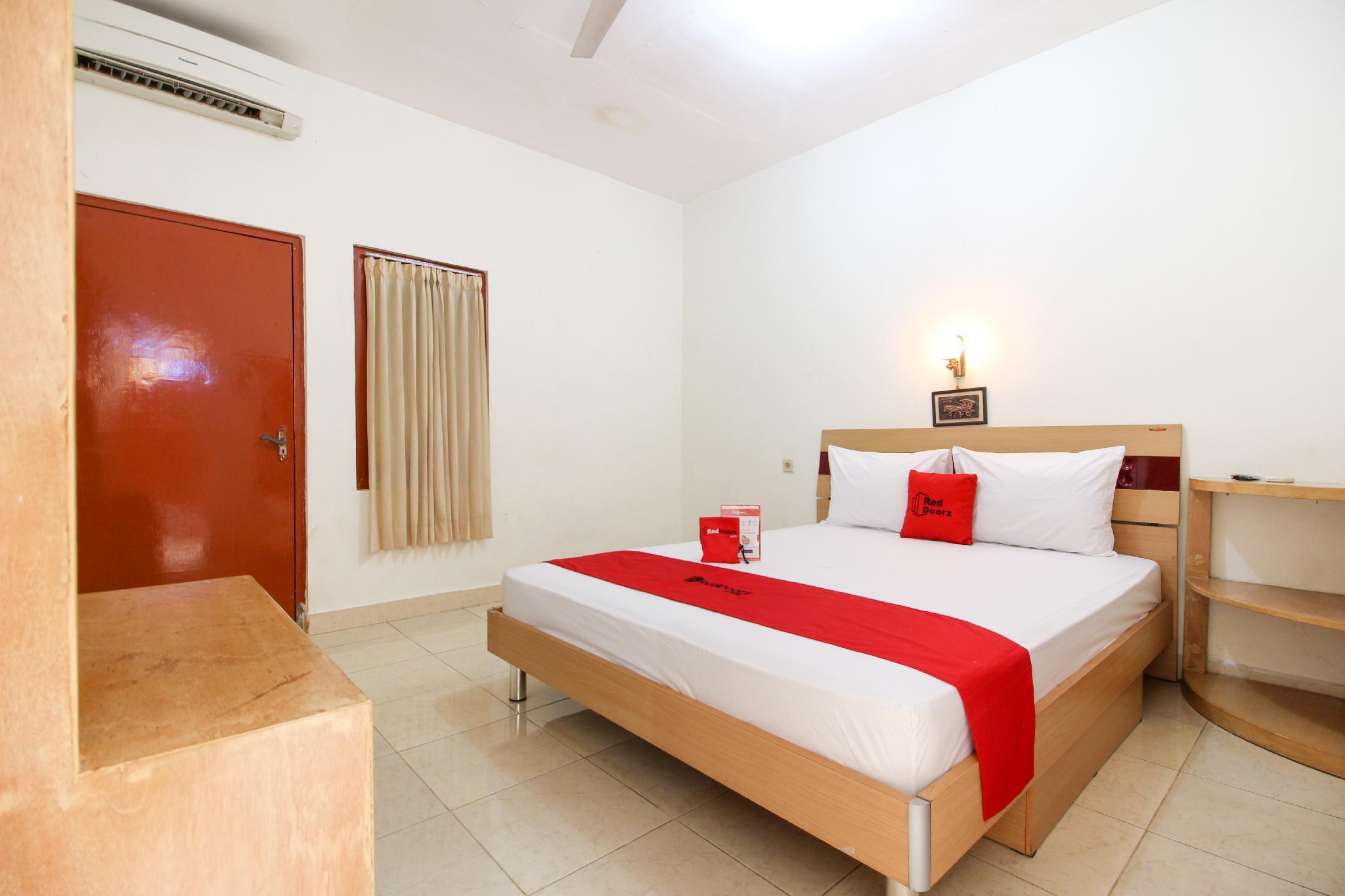 Hotel RedDoorz Syariah At Jalan Menteri Supeno Yogyakarta Exterior foto