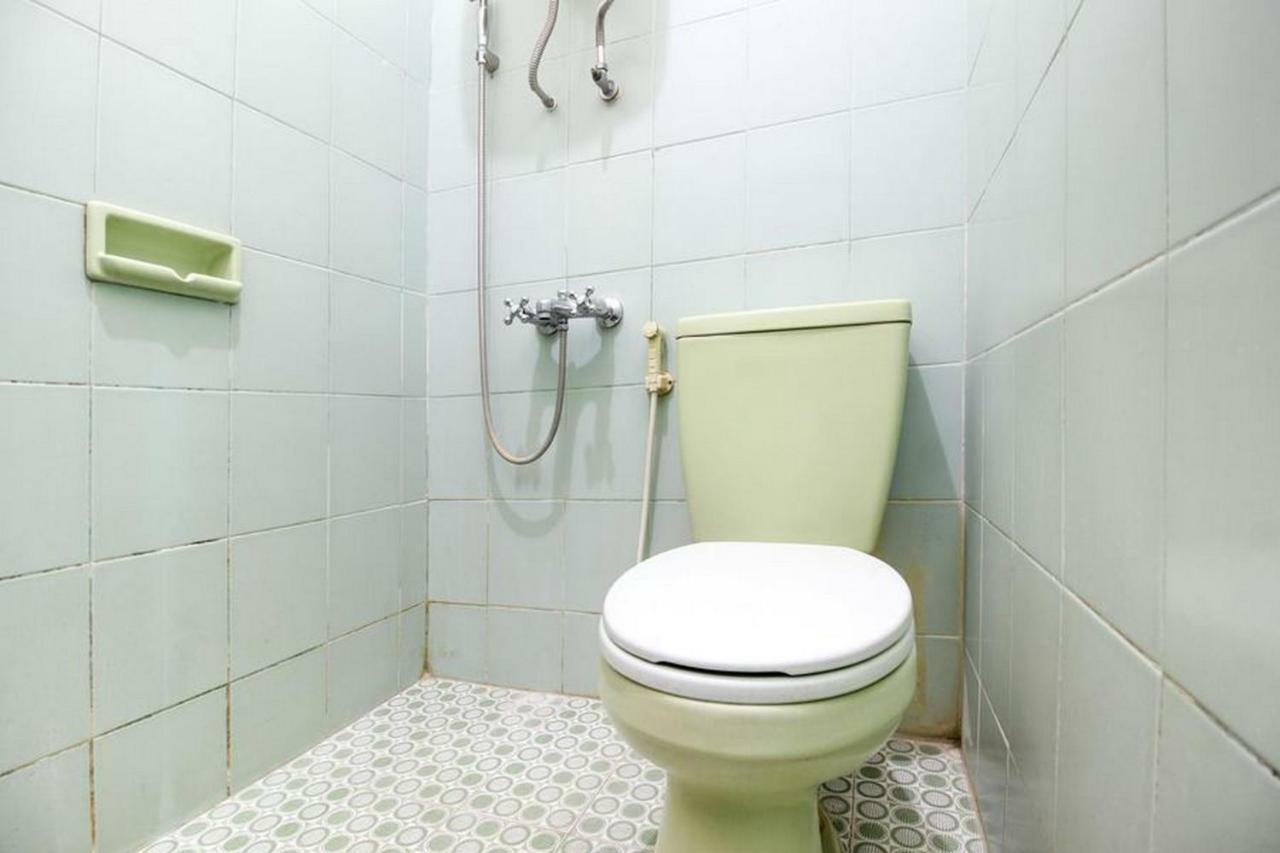 Hotel RedDoorz Syariah At Jalan Menteri Supeno Yogyakarta Exterior foto