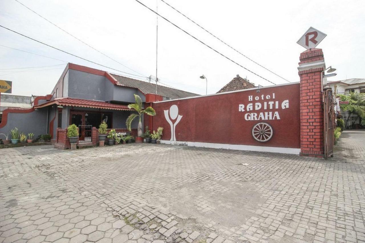 Hotel RedDoorz Syariah At Jalan Menteri Supeno Yogyakarta Exterior foto
