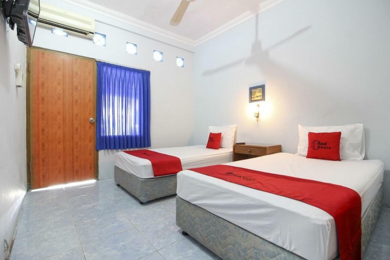 Hotel RedDoorz Syariah At Jalan Menteri Supeno Yogyakarta Exterior foto