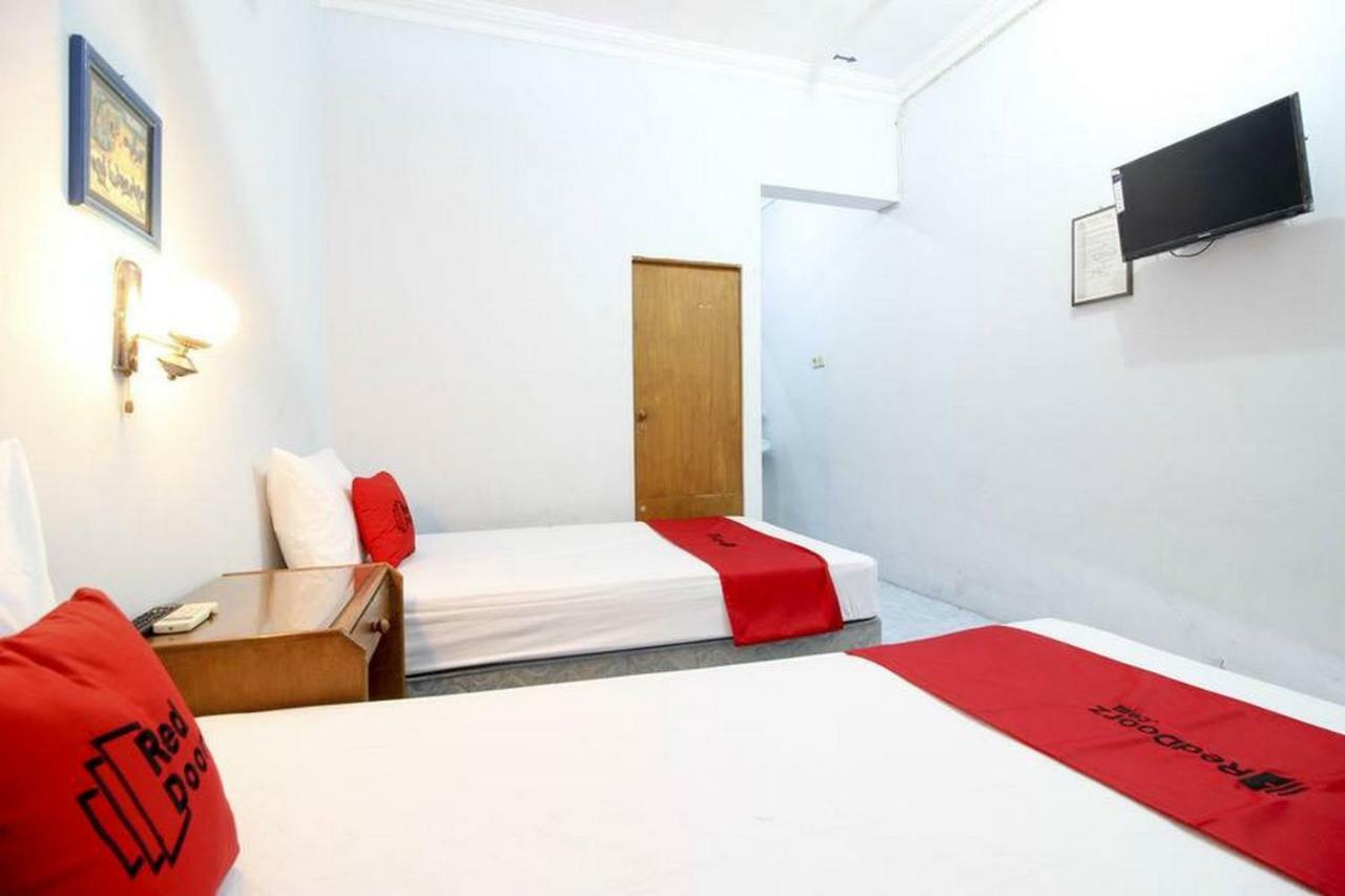 Hotel RedDoorz Syariah At Jalan Menteri Supeno Yogyakarta Exterior foto