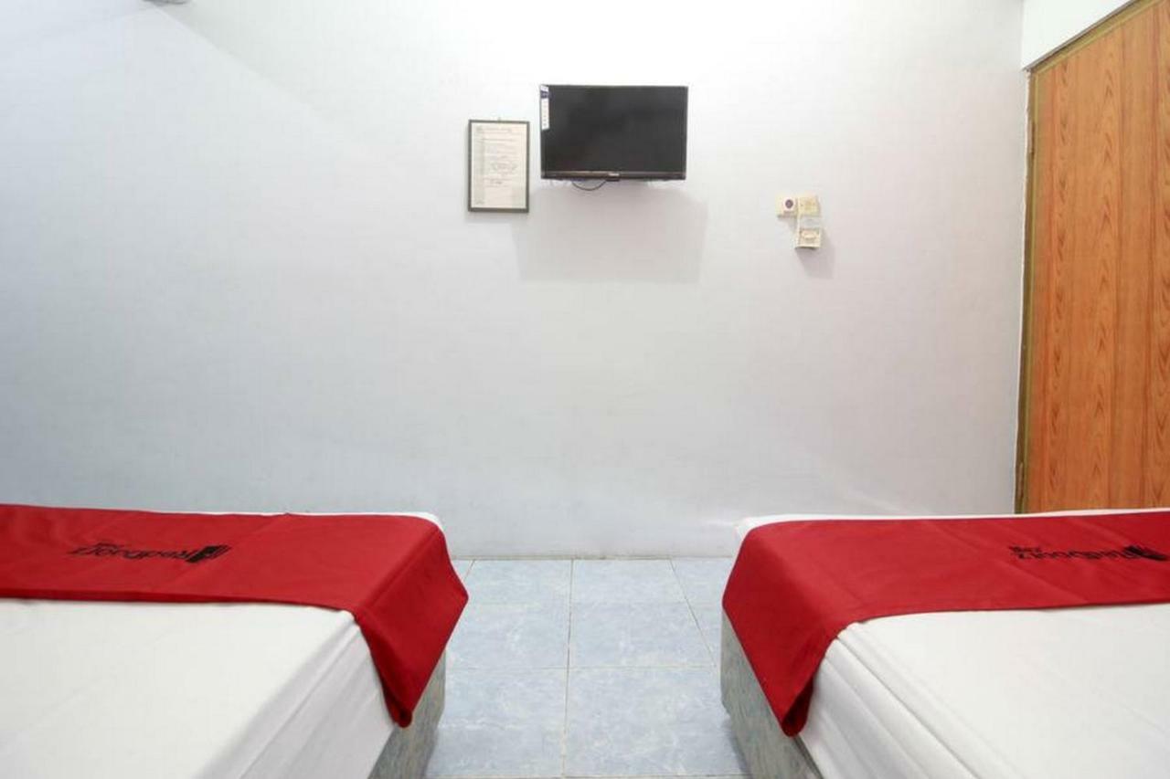 Hotel RedDoorz Syariah At Jalan Menteri Supeno Yogyakarta Exterior foto