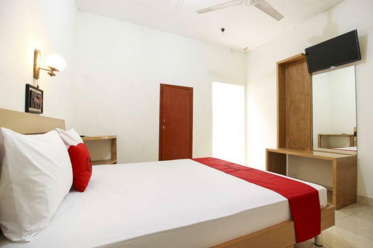 Hotel RedDoorz Syariah At Jalan Menteri Supeno Yogyakarta Exterior foto