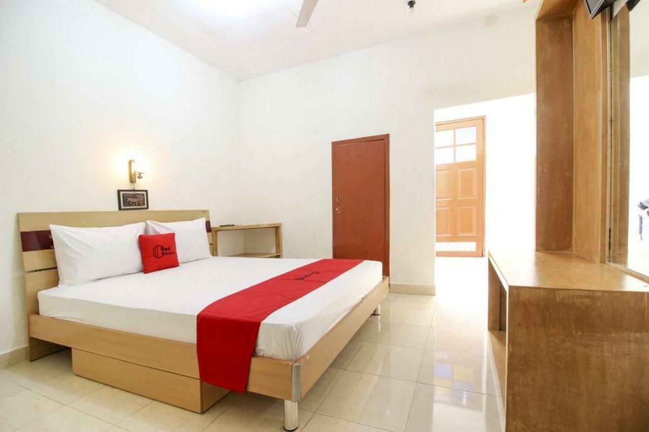 Hotel RedDoorz Syariah At Jalan Menteri Supeno Yogyakarta Exterior foto